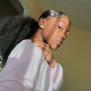 Meet your Posher, Mikaria